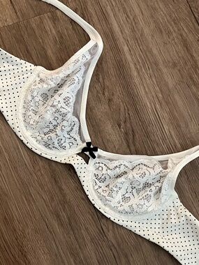 Victoria's Secret White Lace & Black Polka Dot Underwire Bra